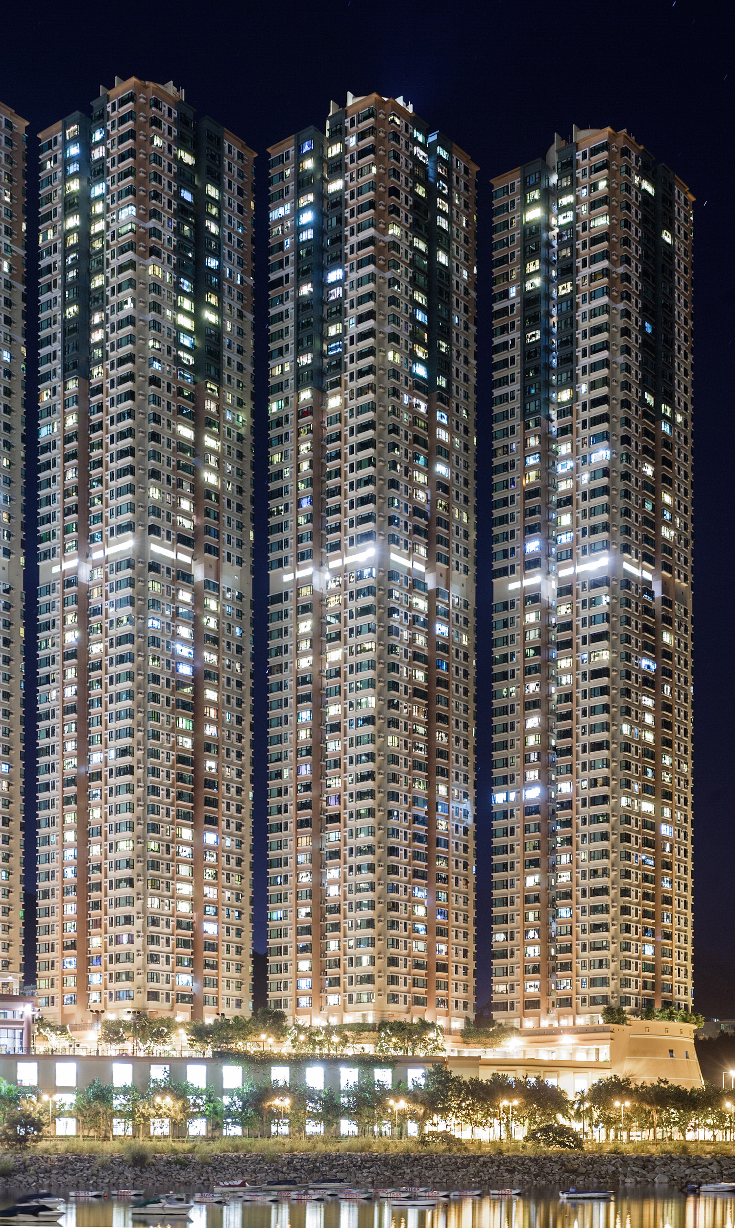 Oscar by the Sea Tower 7, Hong Kong - View from the west. © Mathias Beinling
